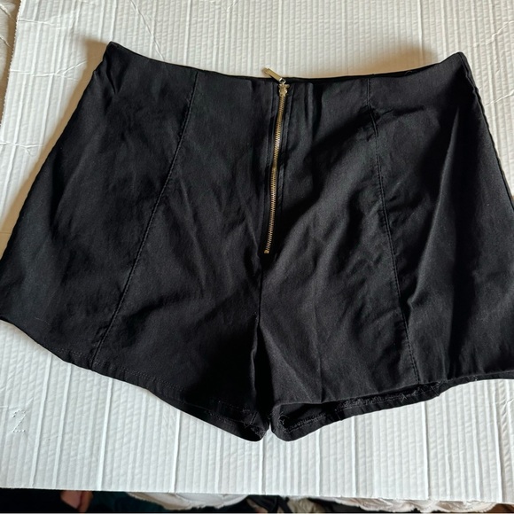 Bozzolo Pants - Plus gold zip front short